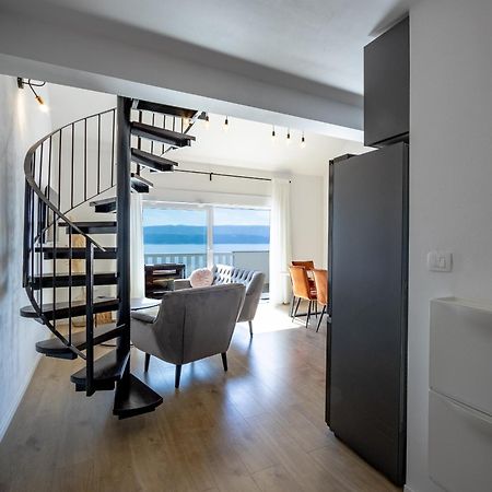 Апартаменти Apartman Rojo Оміш Екстер'єр фото
