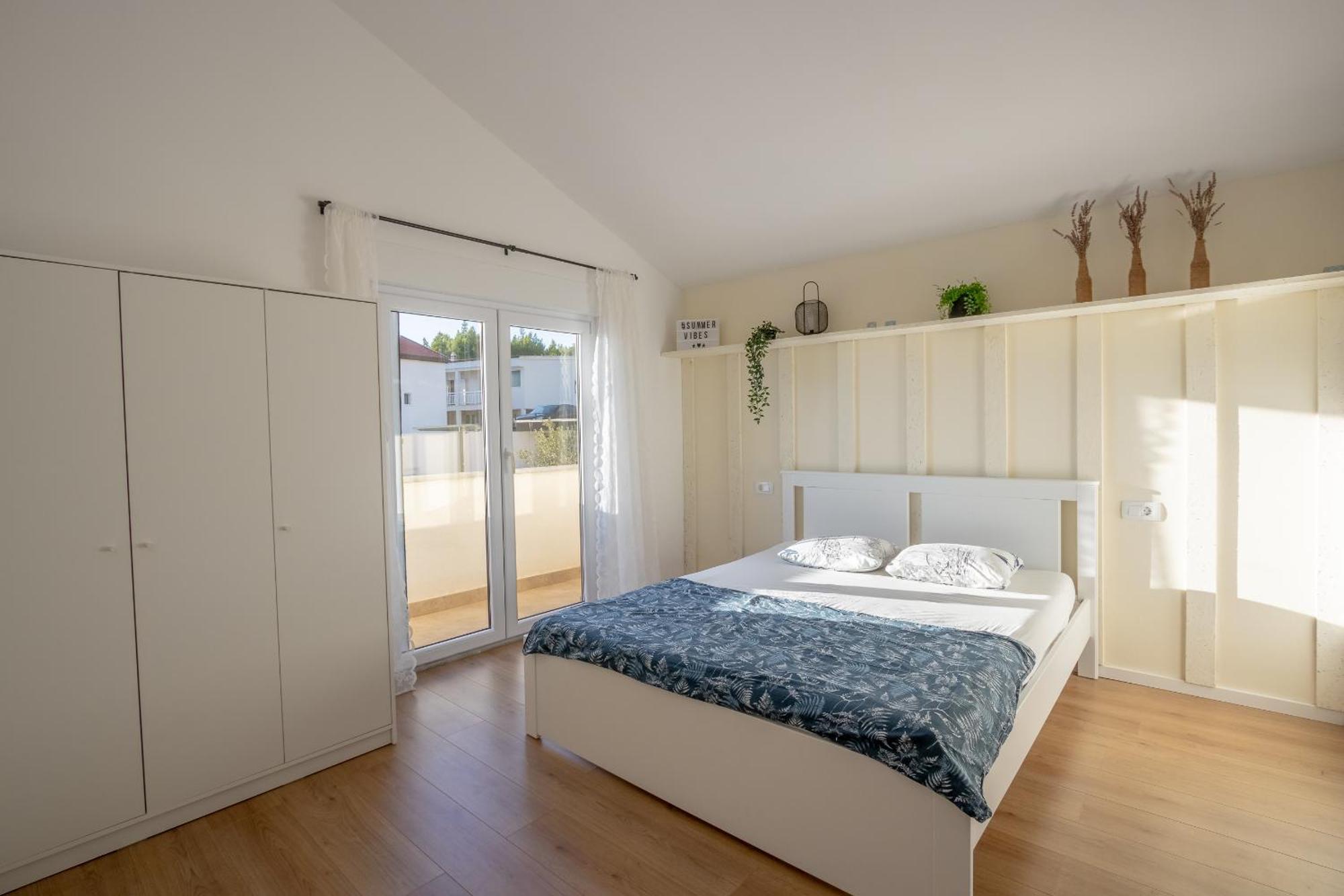Апартаменти Apartman Rojo Оміш Екстер'єр фото