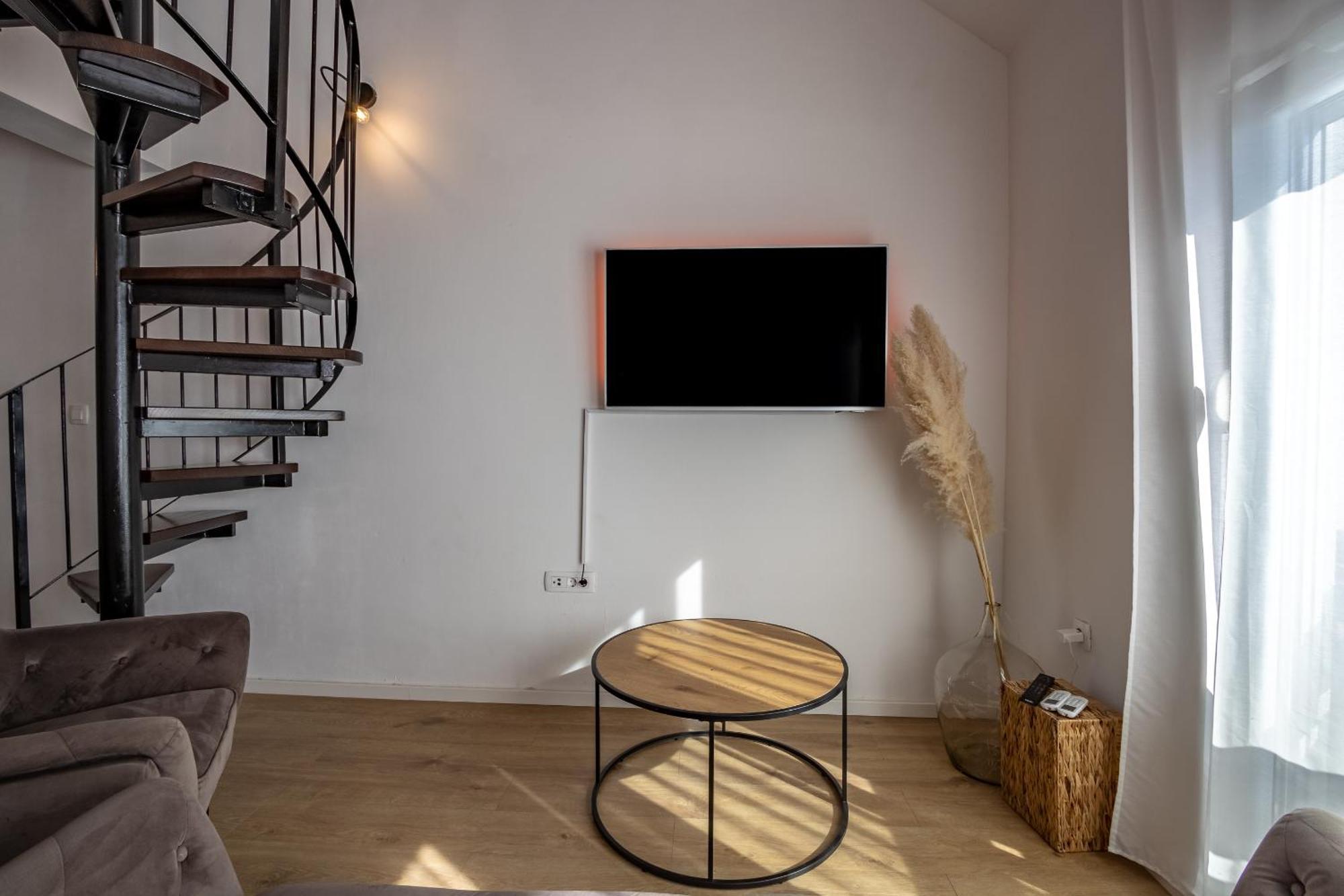 Апартаменти Apartman Rojo Оміш Екстер'єр фото