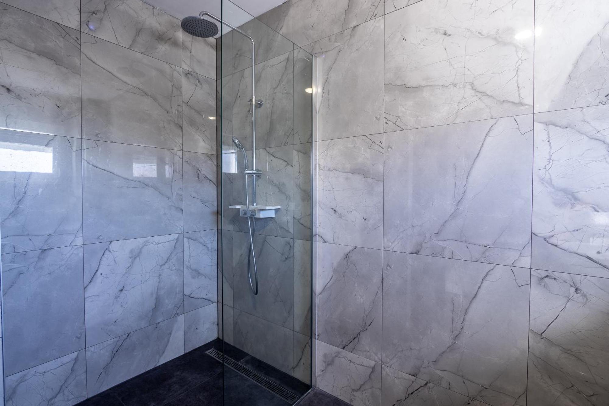 Апартаменти Apartman Rojo Оміш Екстер'єр фото