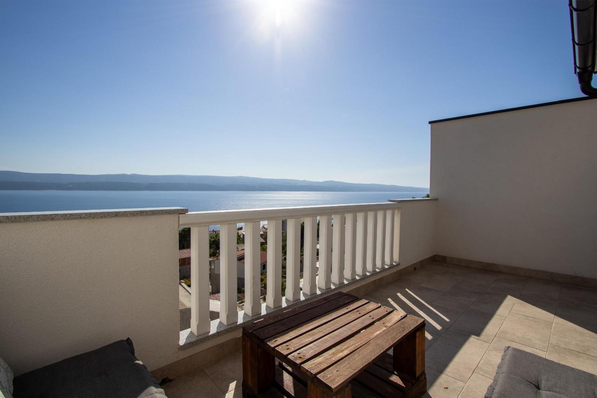 Апартаменти Apartman Rojo Оміш Екстер'єр фото